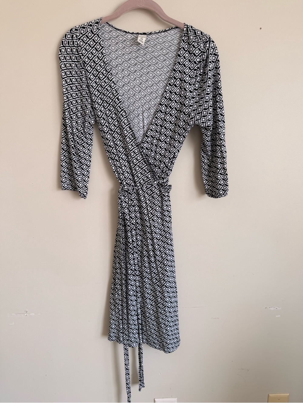 Old Navy Black and White Geometric Wrap Dress